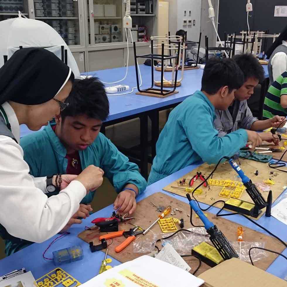 部品のハンダ付け