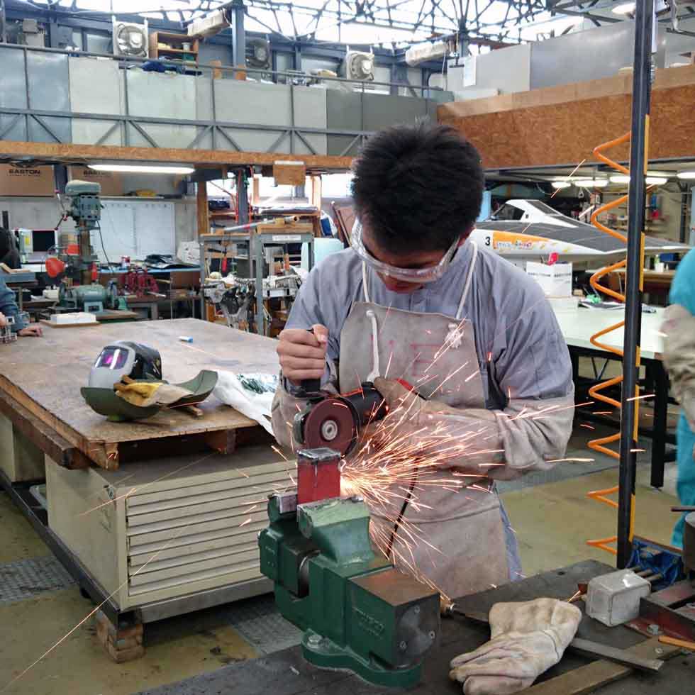 グラインダーによる研磨